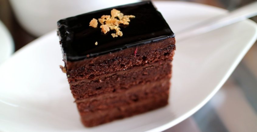 Čokoládový koláč s krémom
