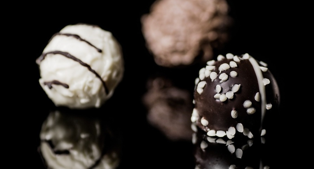 Slivkovo-čokoládové guľky s orieškami