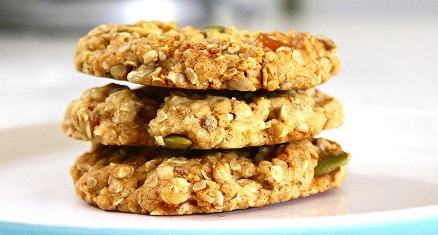 Zdravé nepečené vianočné sušienky s orieškami