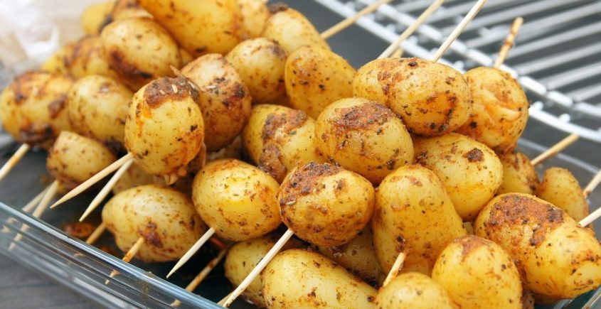 Slávnostné pečené zemiaky na bylinkách