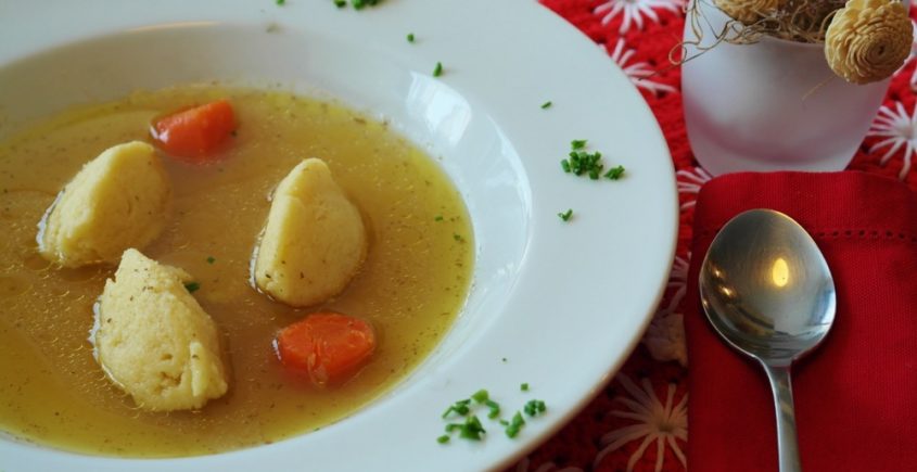 Zeleninová polievka s domácimi knedličkami
