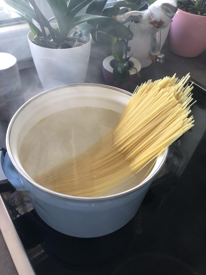 Špagety so smotanovo-syrovou omáčkou s krevetami