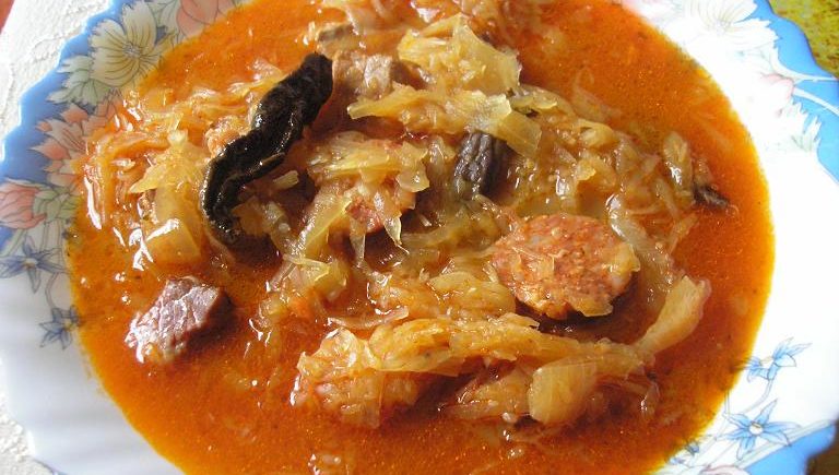Kapustová polievka s bravčovým mäsom